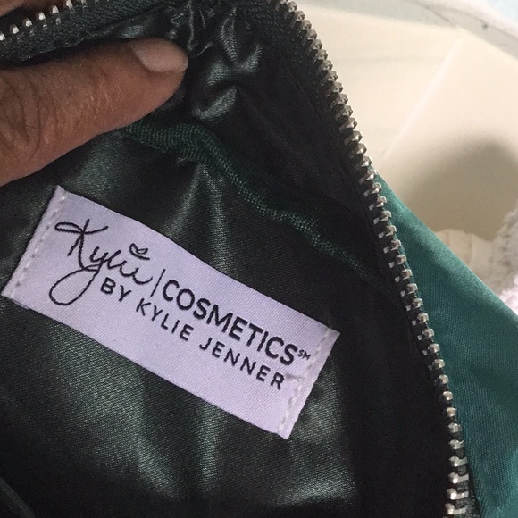 Kylie makeup , beauty bag - Picture 3 of 4
